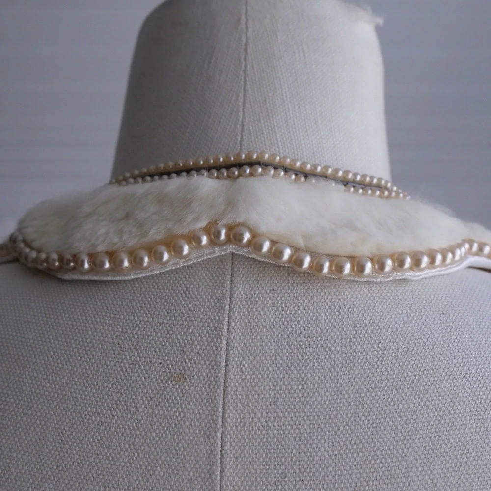 The sweetest vintage 1960s‎ Art Craft ivory rabbit fur and pearly collar